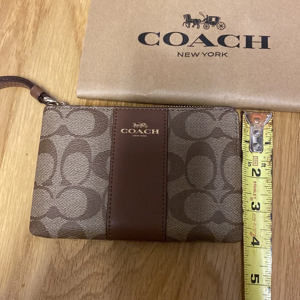 Coach wristlet - Picture 4 of 4